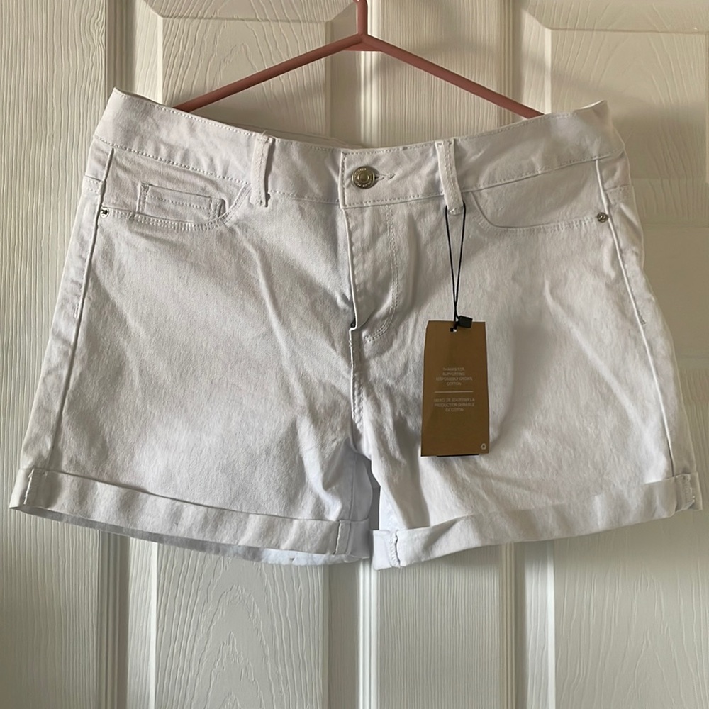 NEW Vero Moda sustainable white denim shorts